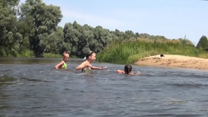 Children and the river. Relaxation 006