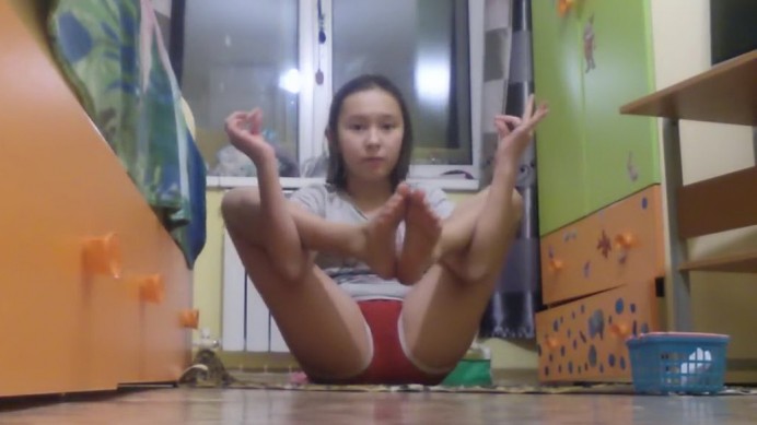 Alina - Yoga vs. gymnastics - Gymnastics 007